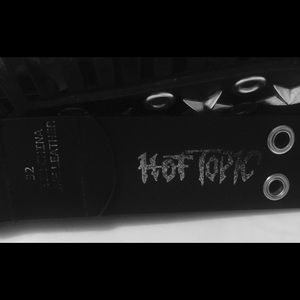 Hot Topic Black & Silver Star Belt